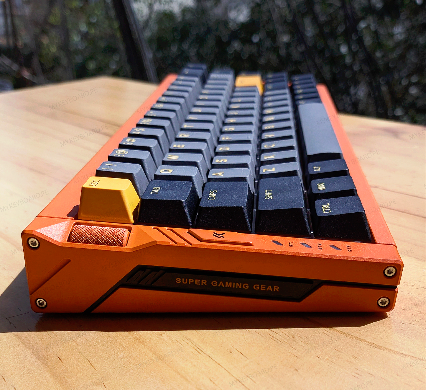 Detalle del chasis de aluminio CNC del MCHOSE Ace 68 Turbo – mykeyboard.pe