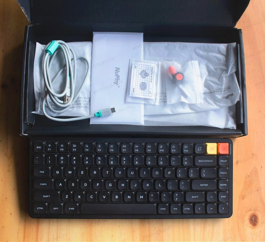 Teclado mecánico MyKeyboard Nuphy Air75 V3 negro con switches Gateron Red Nano y accesorios en su caja original