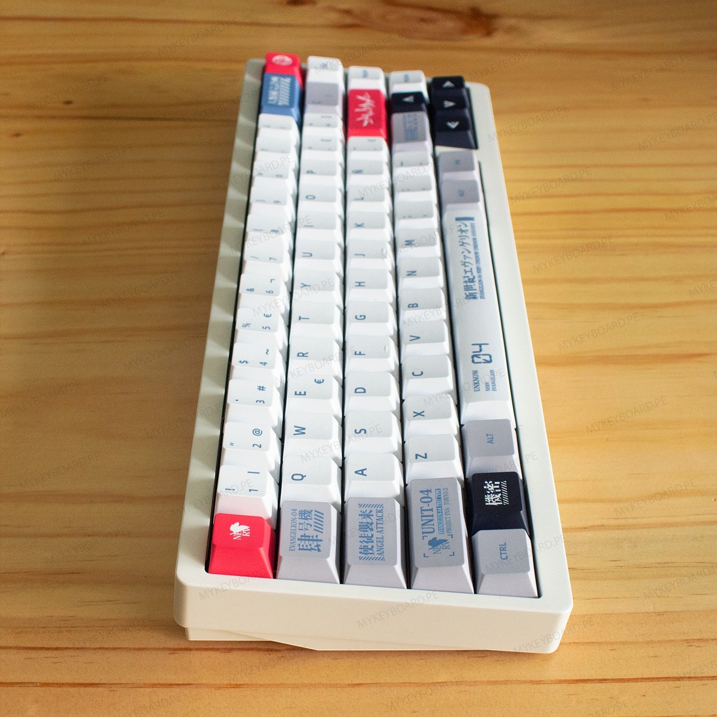 Teclado mecánico MyKeyboard WEIKAV NUT65 EVA-04 formato 65% con teclas PBT personalizadas y diseño temático