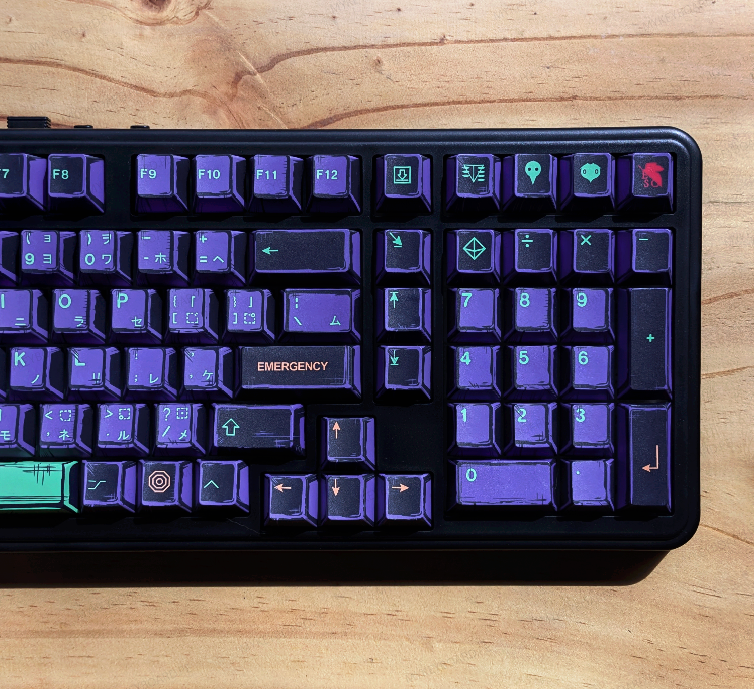 Teclado customizado Epomaker TH99 Evangelion EVA-01