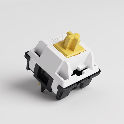 Switch mecánico táctil silencioso MyKeyboard Akko Penguin con carcasa blanca y vástago amarillo
