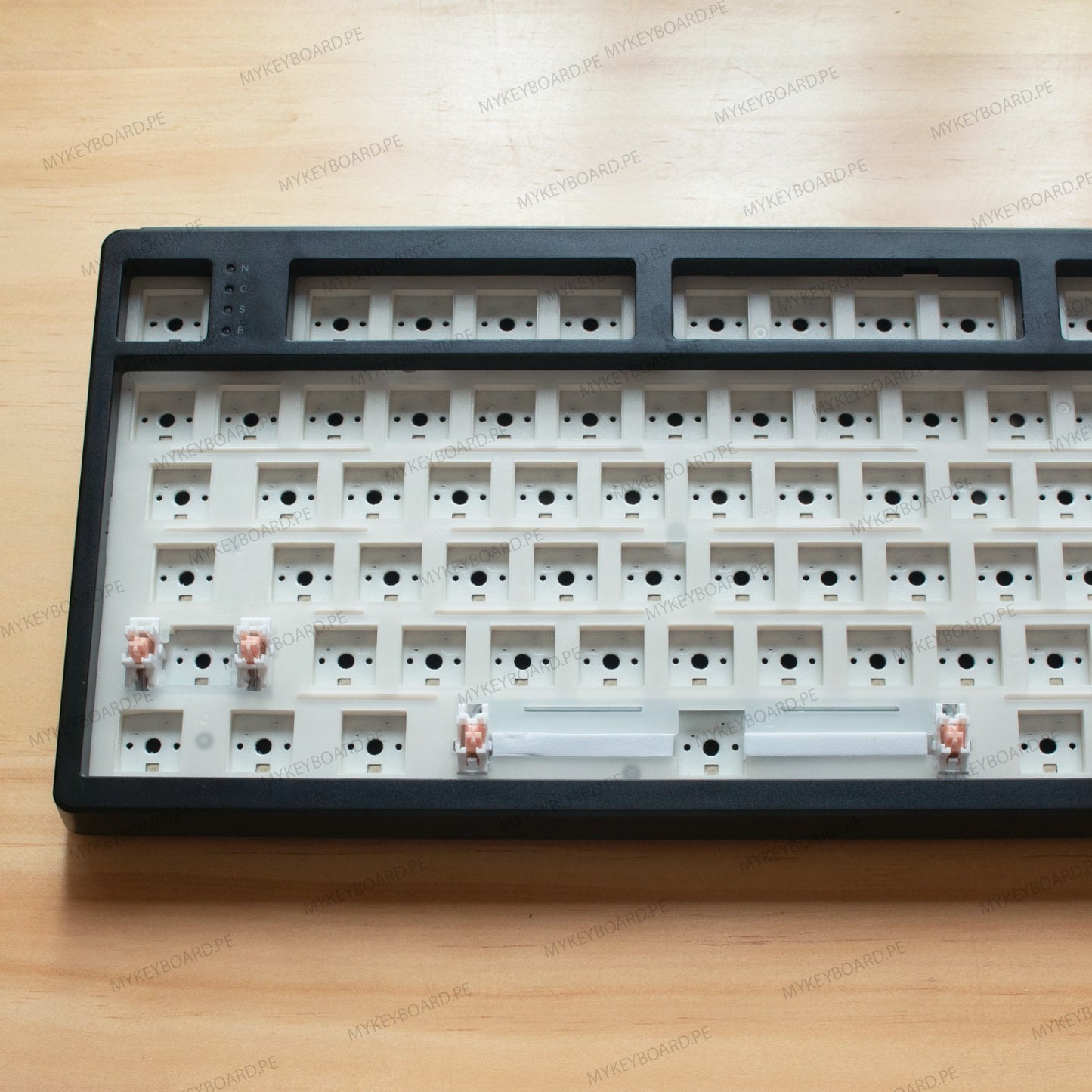 Base de teclado mecánico MyKeyboard EPOMAKER TH108 negra con PCB hot-swap y estabilizadores montados en placa