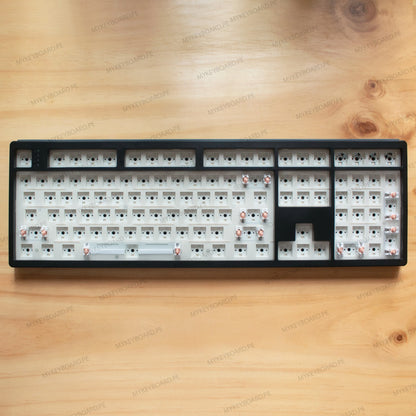 Base de teclado mecánico MyKeyboard EPOMAKER TH108 color negro, formato 100% con PCB hot-swap y montaje gasket