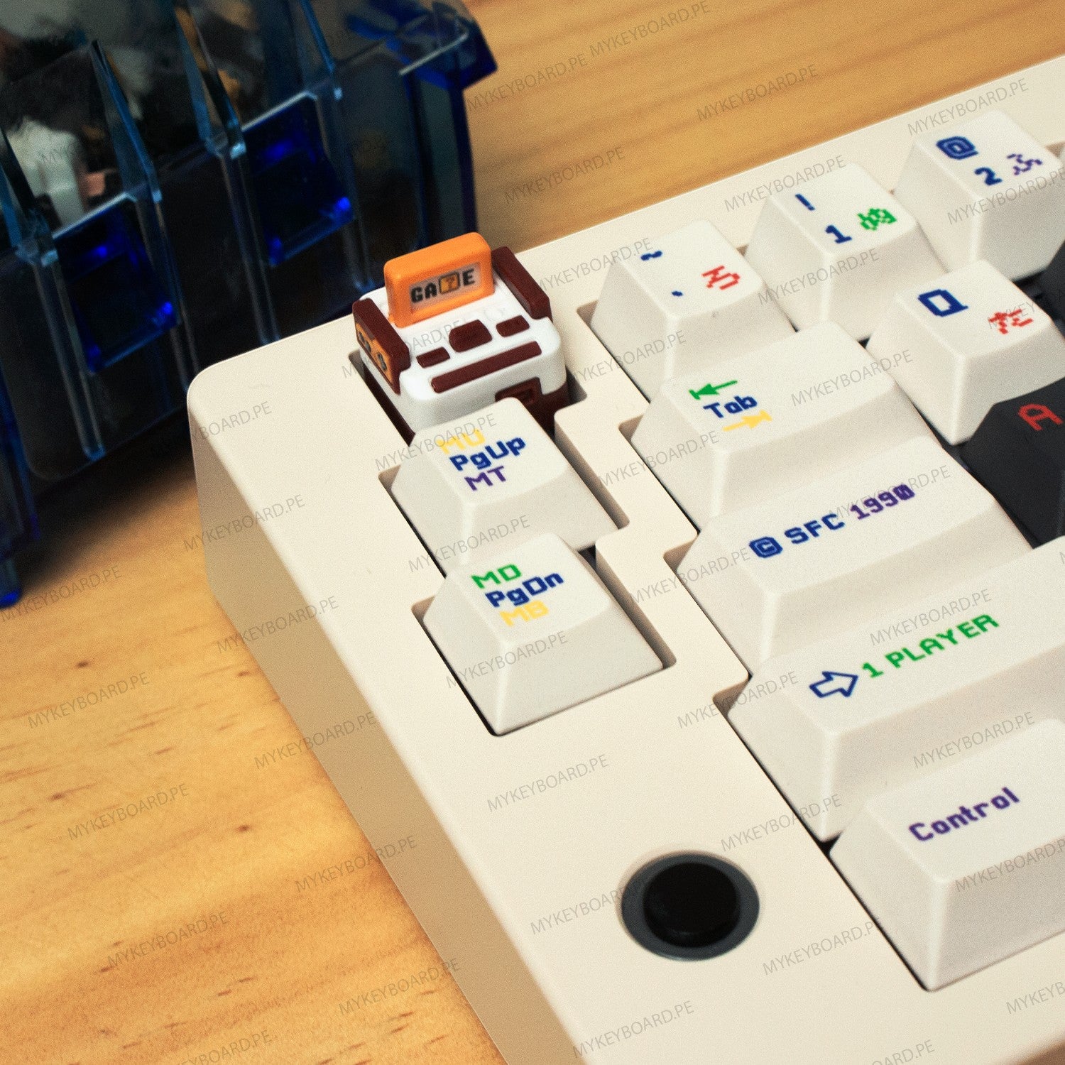Teclado ergonómico MyKeyboard CIDOO Alice ABM066 con teclas retro, diseño Childhood Memories y detalle de consola