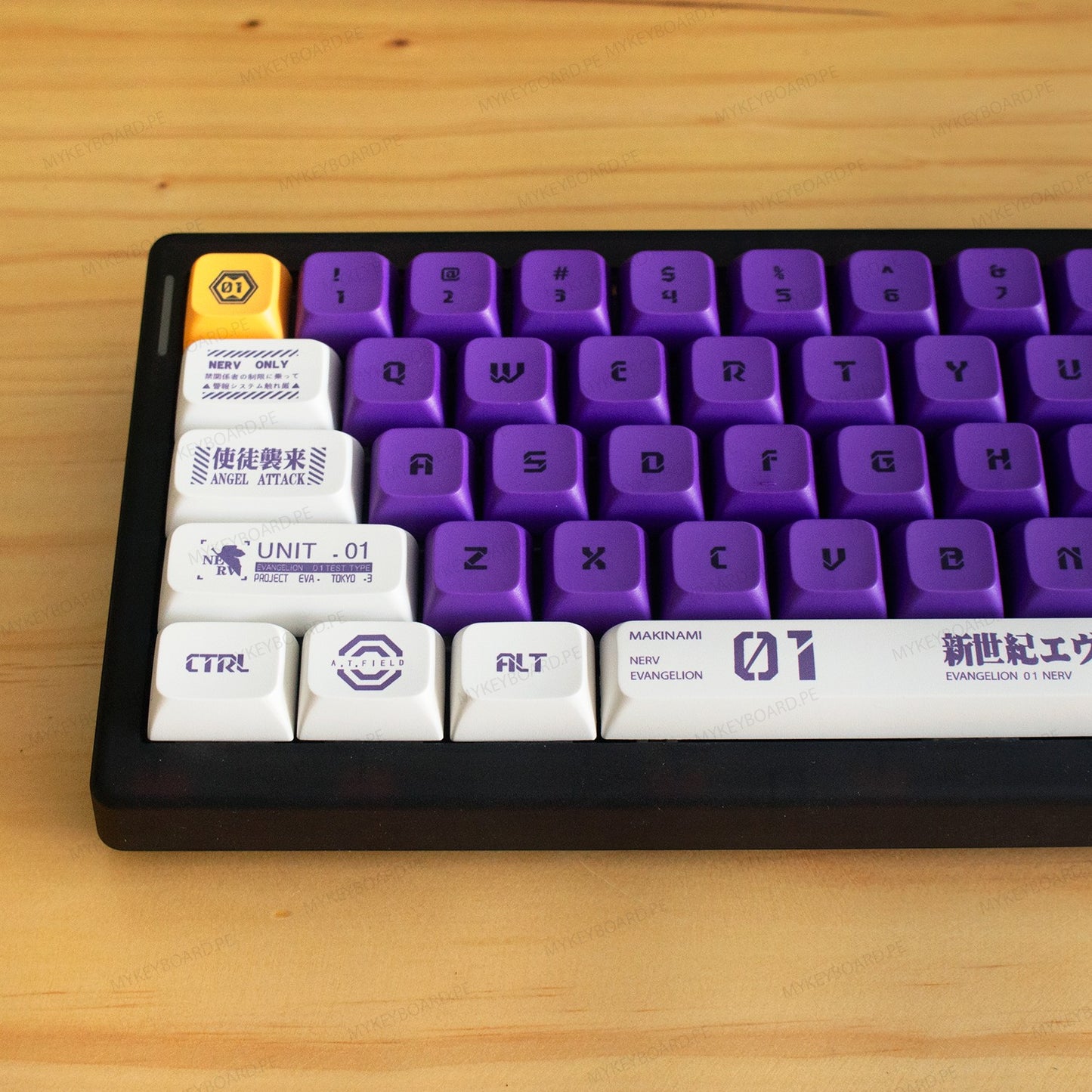Teclado mecánico MyKeyboard CIDOO QK61 EVA01 al 60% con teclas moradas y blancas temáticas de Evangelion y RGB