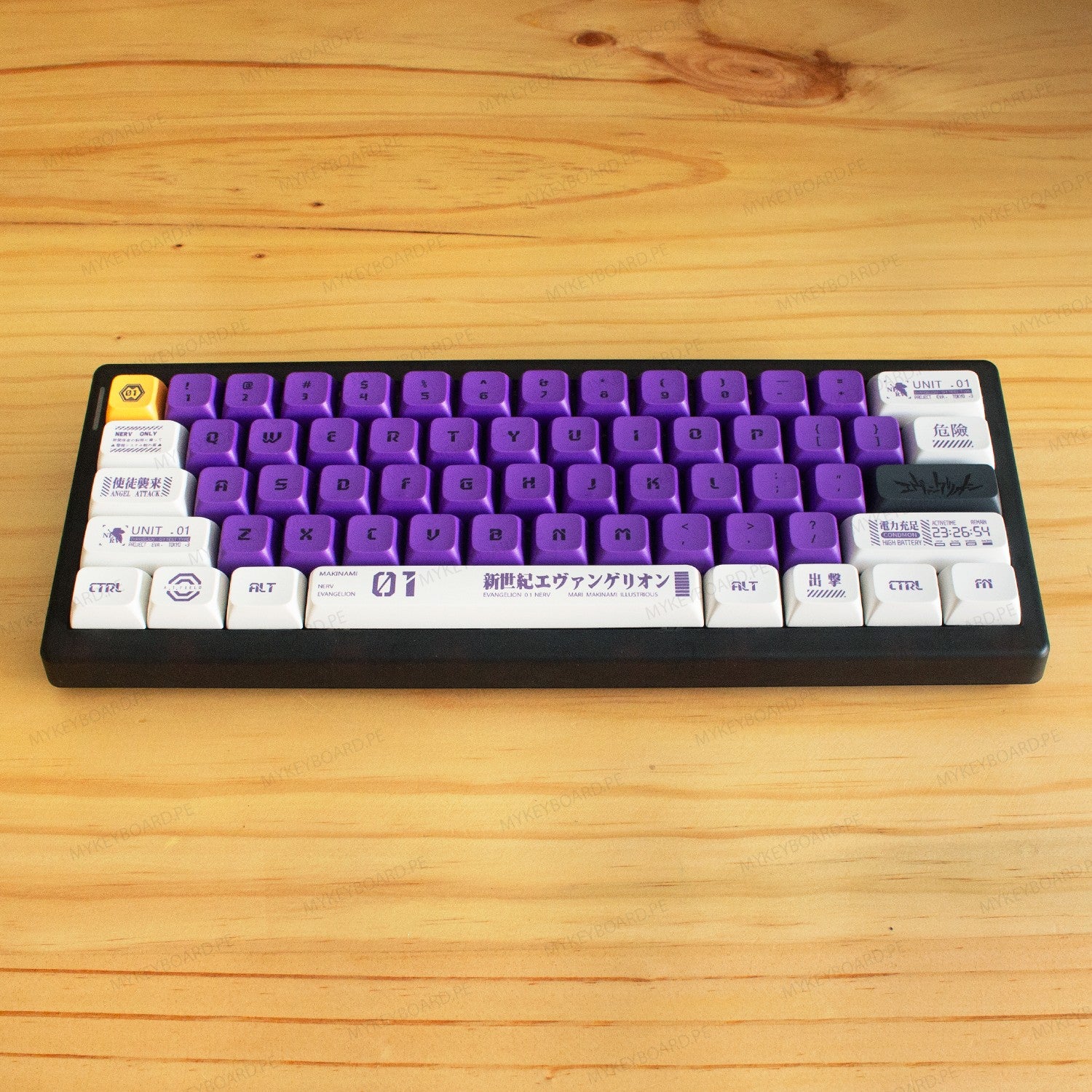 Teclado mecánico MyKeyboard CIDOO QK61 60% con diseño temático EVA01 en colores morado y blanco con iluminación RGB