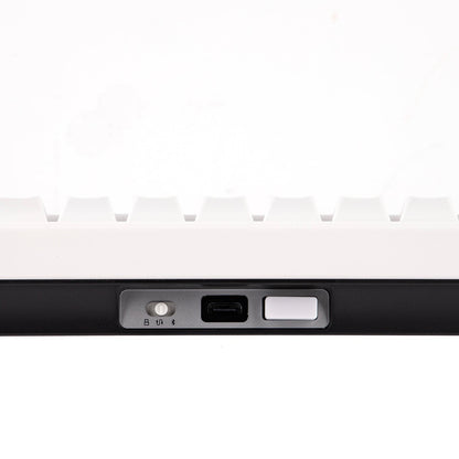 Panel trasero del teclado MyKeyboard CIDOO QK61 V2 con interruptor de modo, puerto USB-C y botón de conexión