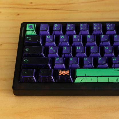 Teclado mecánico MyKeyboard CIDOO QK61 V2 formato 60% con teclas temáticas EVA01 en morado y verde sobre madera