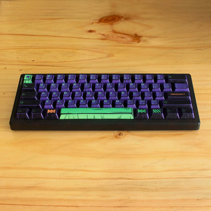 Teclado mecánico MyKeyboard CIDOO QK61 V2 formato 60% con teclas temáticas EVA01 en morado y verde sobre madera