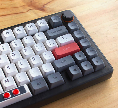 Teclado mecánico MyKeyboard CIDOO QK75 con teclas estilo retro Nintendo, perilla de volumen y diseño compacto 75%.