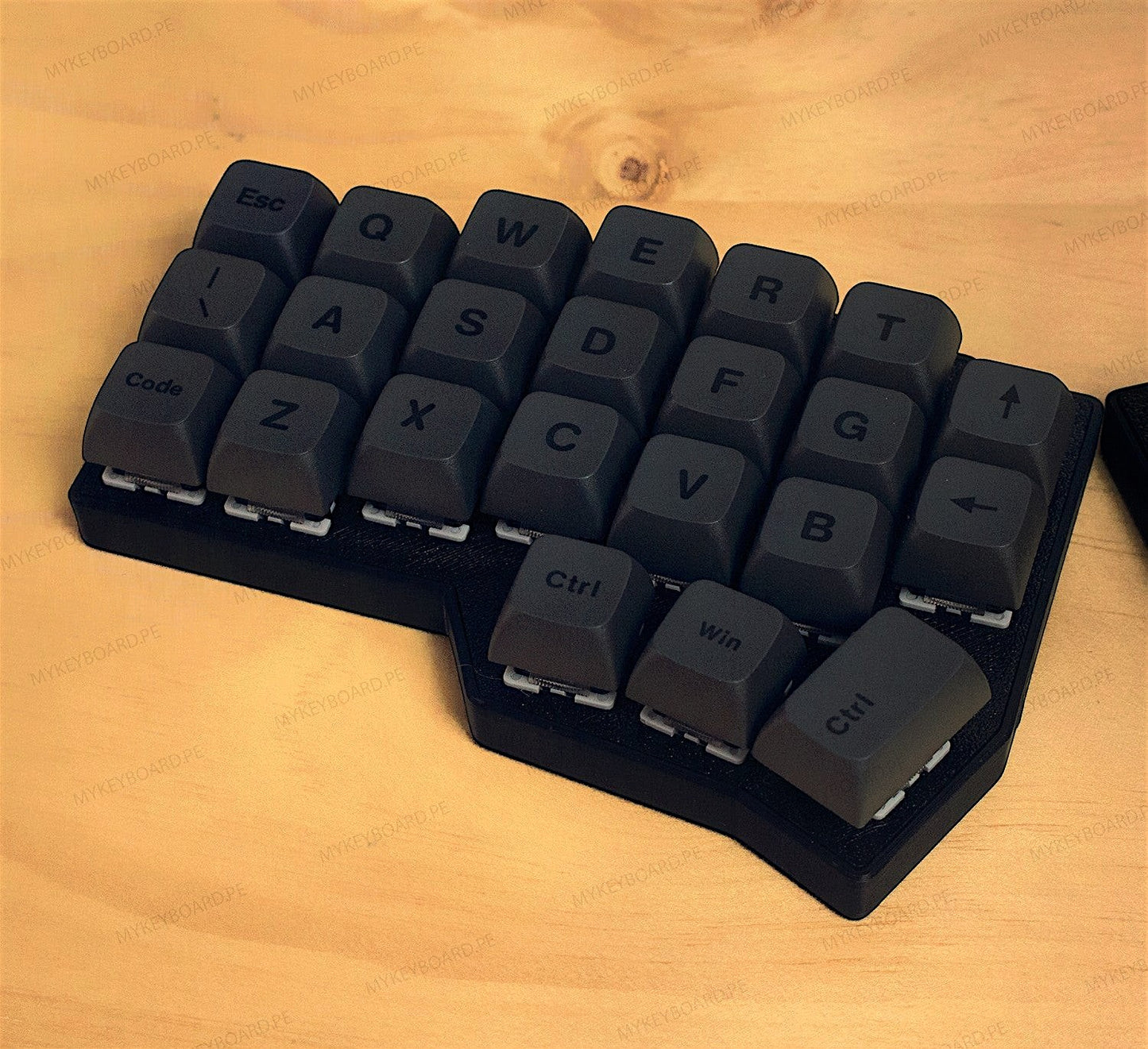 Teclado mecanico dividido MyKeyboard Corne V4.1 negro con teclas ortolineales y switches Leobog Greywood V4