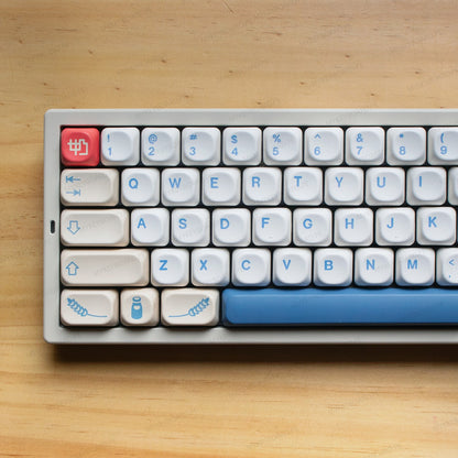 Teclado mecánico MyKeyboard EPOMAKER Createkeebs High65 V2 con keycaps Soy Milk en formato 65% sobre mesa de madera