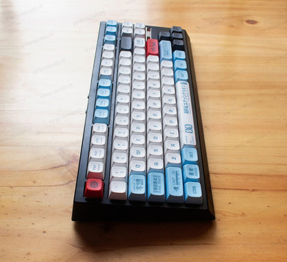 Teclado mecánico MyKeyboard EPOMAKER G84 HE con diseño EVA 00, teclas PBT blancas y azules y switches magnéticos.