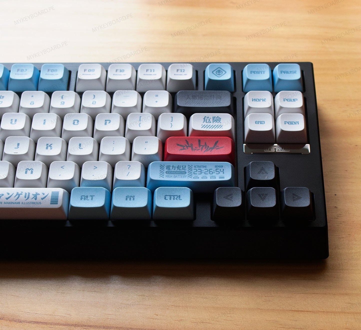 Teclado mecánico MyKeyboard EPOMAKER G84 HE con diseño temático EVA, teclas PBT y pantalla integrada