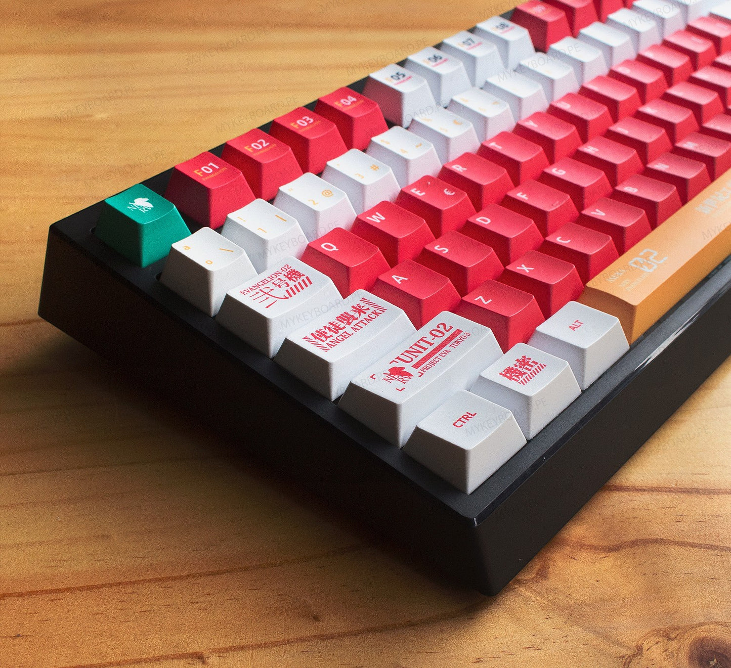 Teclado mecánico MyKeyboard Epomaker G84 Pro EVA-02 con teclas rojas, blancas y naranjas en distribución español.