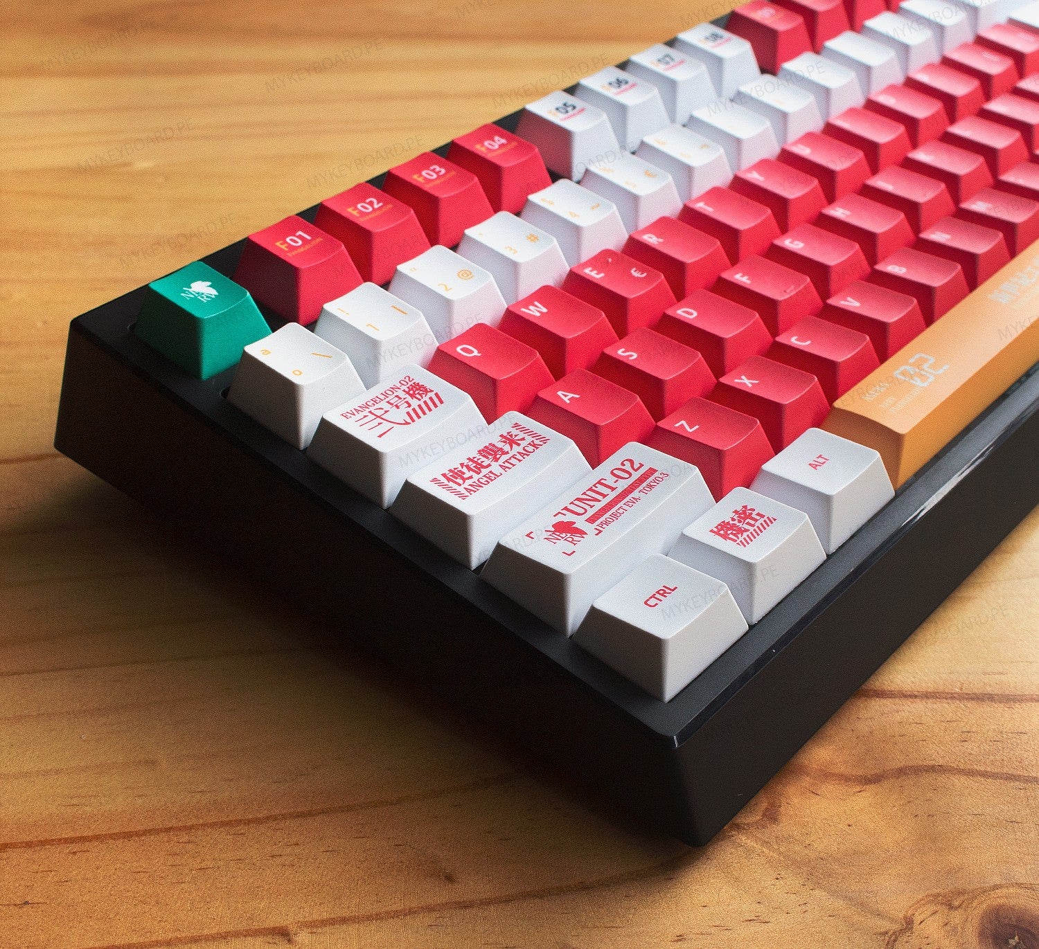 Teclado mecánico MyKeyboard Epomaker G84 Pro EVA-02 con teclas rojas, blancas y naranjas en distribución español.