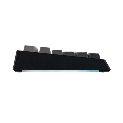 Perfil lateral del teclado mecánico MyKeyboard Epomaker G84 Pro con iluminación RGB inferior y teclas oscuras
