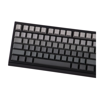 Teclado mecánico MyKeyboard Epomaker G84 Pro con teclas grises y negras de perfil bajo sobre fondo oscuro