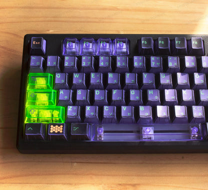 Teclado mecánico MyKeyboard EPOMAKER Galaxy100 EVA01 con teclas moradas estilo manga y acentos en verde neón translúcido