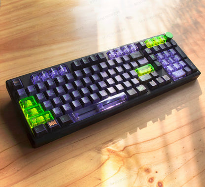 Teclado mecánico MyKeyboard EPOMAKER Galaxy100 EVA01 con chasis de aluminio, teclas translúcidas moradas y verdes neón.