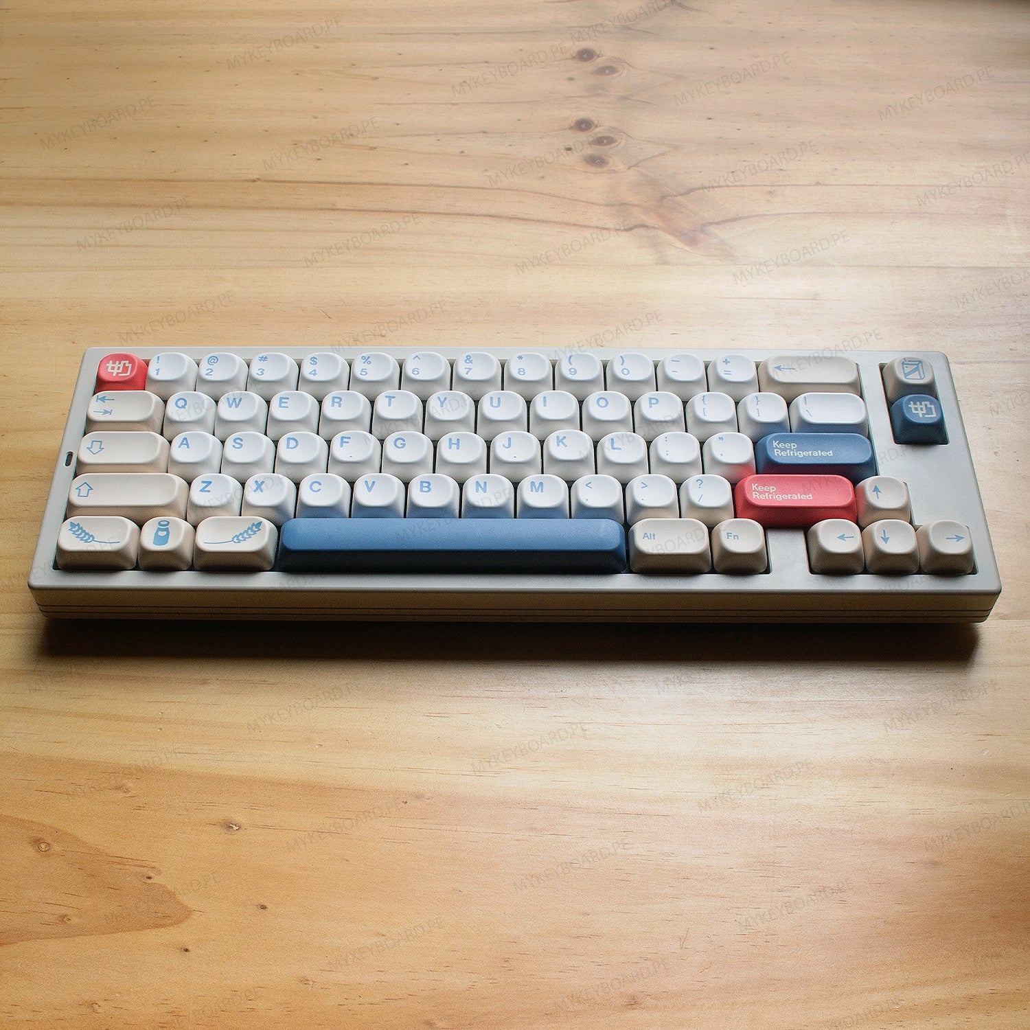 Teclado mecánico MyKeyboard EPOMAKER Createkeebs High65 V2 con teclas Soy Milk, formato 65% y diseño minimalista.