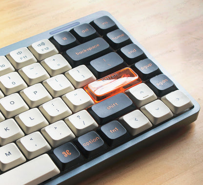 Teclado mecánico MyKeyboard Epomaker Luma84 Skyline con teclas blancas, negras y tecla Enter naranja translúcida.