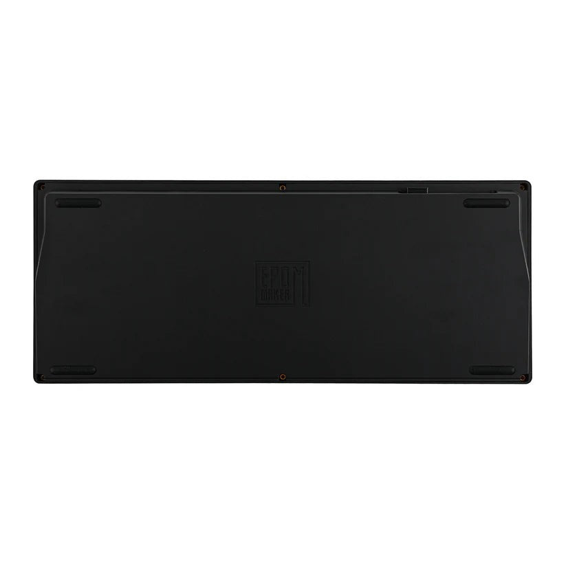 Parte inferior del teclado MyKeyboard Epomaker P75 de aluminio negro con base sólida y patas antideslizantes