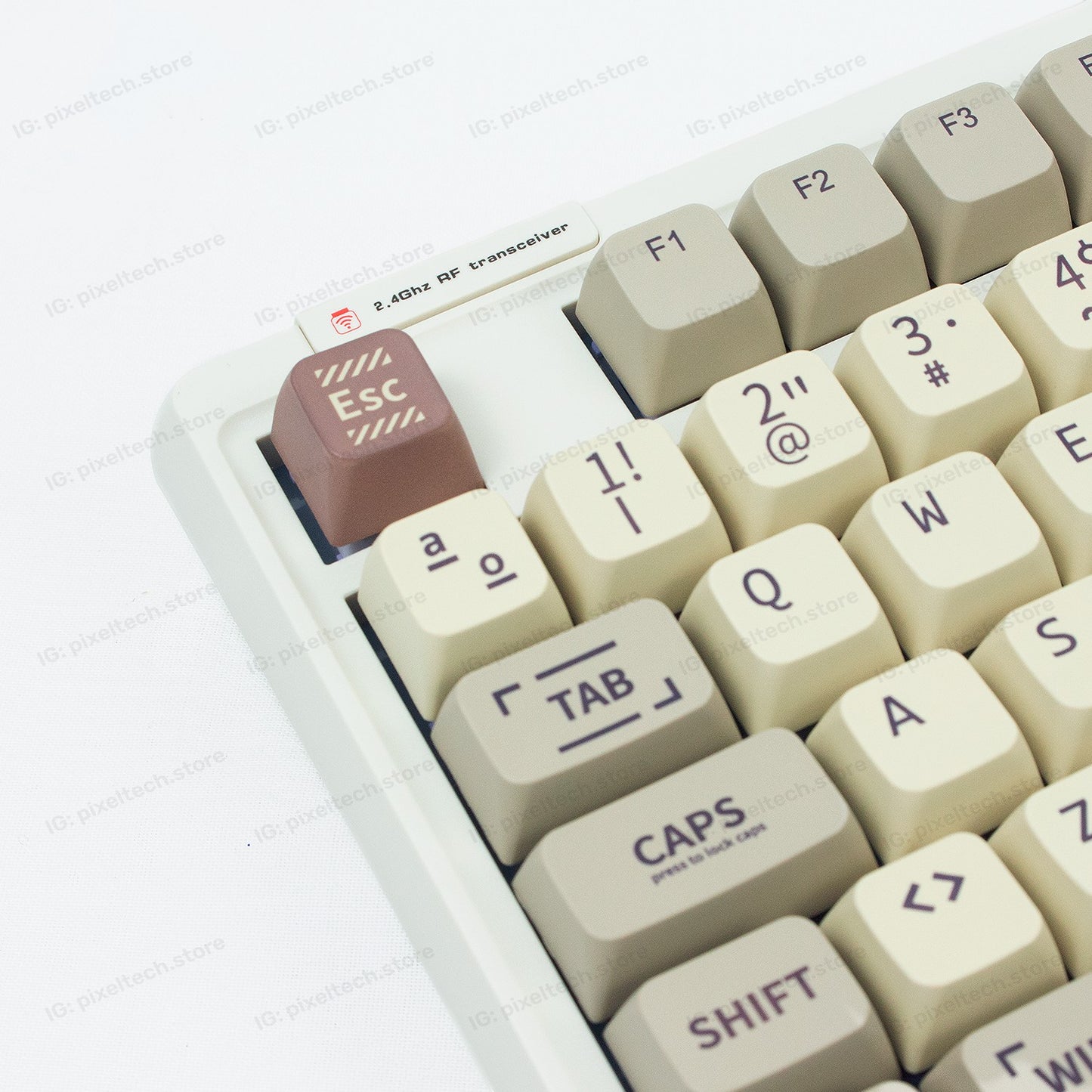Teclado mecánico MyKeyboard EPOMAKER RT100 ISO Español con teclas retro beige y marrón y receptor inalámbrico