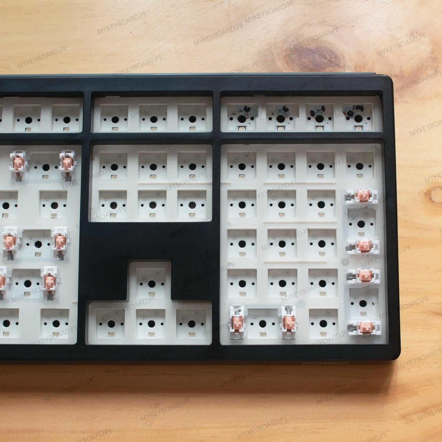 Base de teclado mecánico MyKeyboard Epomaker TH108 negra con diseño hot-swap y estabilizadores montados en placa