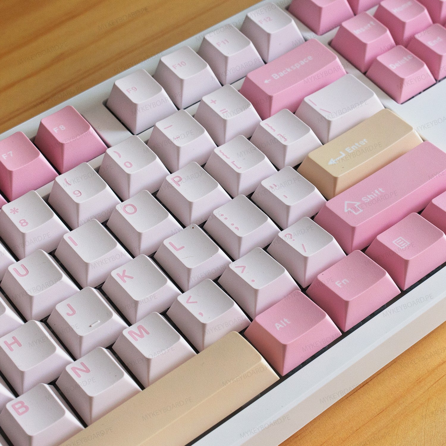 Teclado mecánico MyKeyboard EPOMAKER TH108 Rosado de tamaño completo con teclas PBT en tonos rosa pastel y blanco
