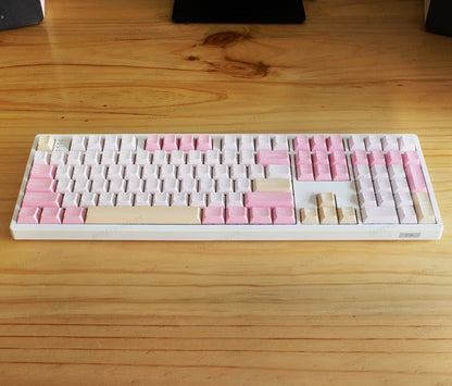 Teclado mecánico MyKeyboard EPOMAKER TH108 Rosado de tamaño completo con teclas PBT en tonos rosa pastel y crema