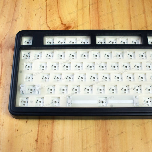 Base de teclado mecánico MyKeyboard EPOMAKER TH99 negra con diseño Gasket Mount y soporte hot swap