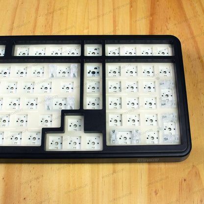 Base de teclado mecánico MyKeyboard EPOMAKER TH99 negra con diseño 100% y estructura gasket mount