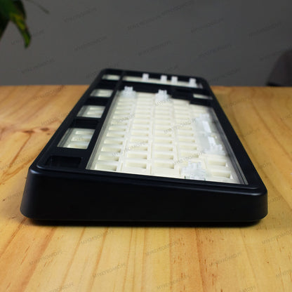 Base de teclado mecánico MyKeyboard EPOMAKER TH99 en color negro con estructura de plástico y diseño Gasket Mount