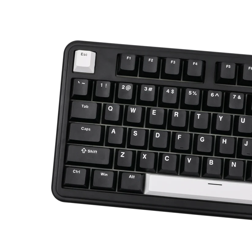 Teclado mecánico MyKeyboard Epomaker TH99 negro con teclas PBT y diseño compacto 96% sobre fondo oscuro