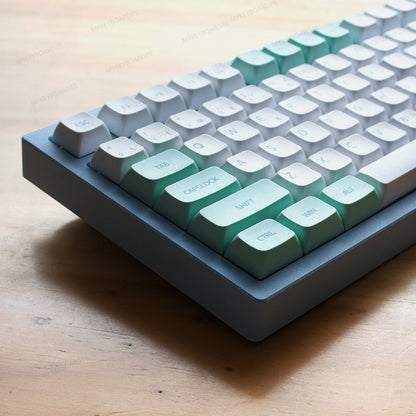 Teclado mecánico MyKeyboard Galaxy80 con base de aluminio azul y teclas Snow Mountain en tonos blancos y verde menta