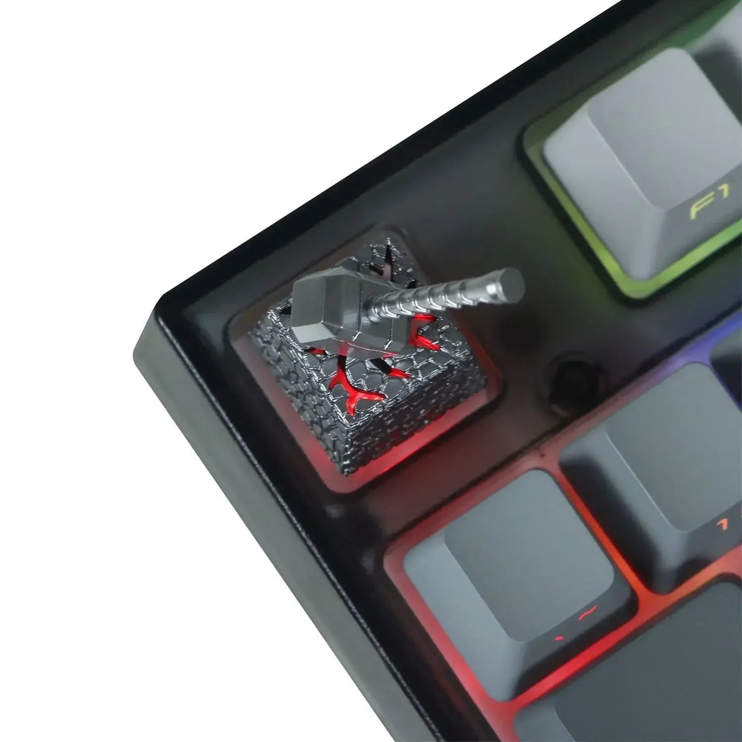Keycap artesanal MyKeyboard con diseño de martillo de Thor sobre base de piedra agrietada con iluminación roja