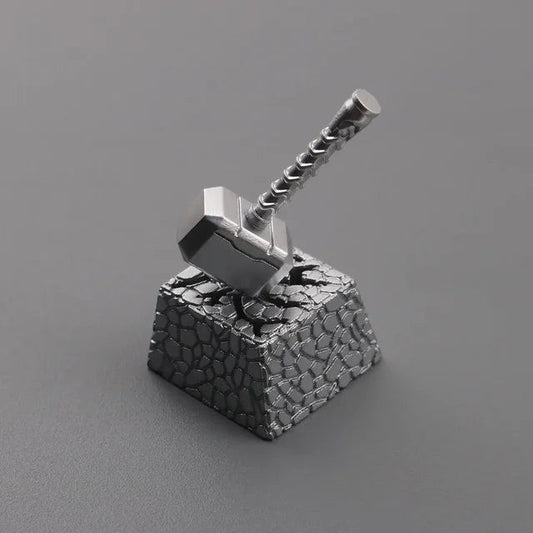 Keycap artesanal MyKeyboard con diseño de martillo de Thor sobre base de piedra, compatible con switches Cherry MX