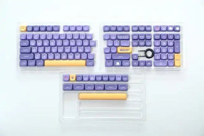 Set de 129 teclas MyKeyboard Ancient Gods con perfil MOA, fabricadas en PBT morado y amarillo con sublimación térmica.