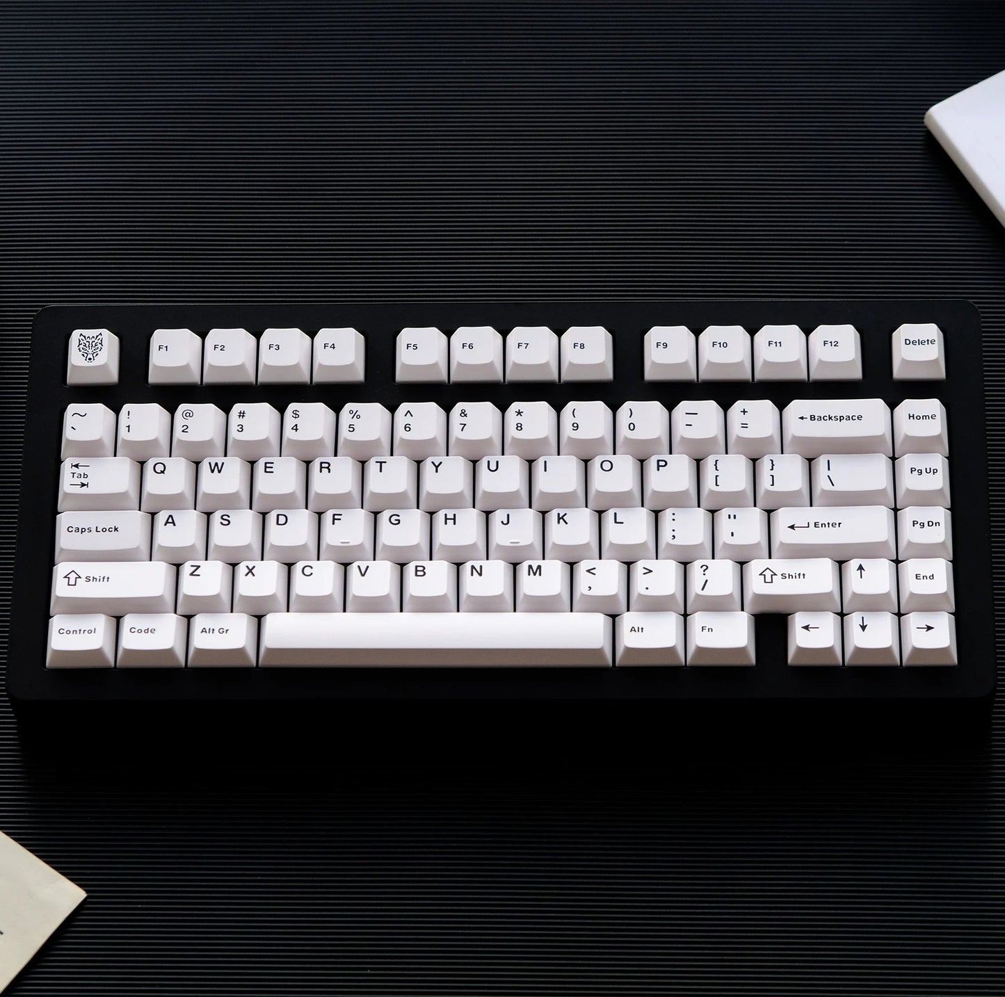 Set de keycaps MyKeyboard Jaycomia GMK BOW en blanco y negro, perfil Cherry, material PBT Double Shot de 114 teclas.