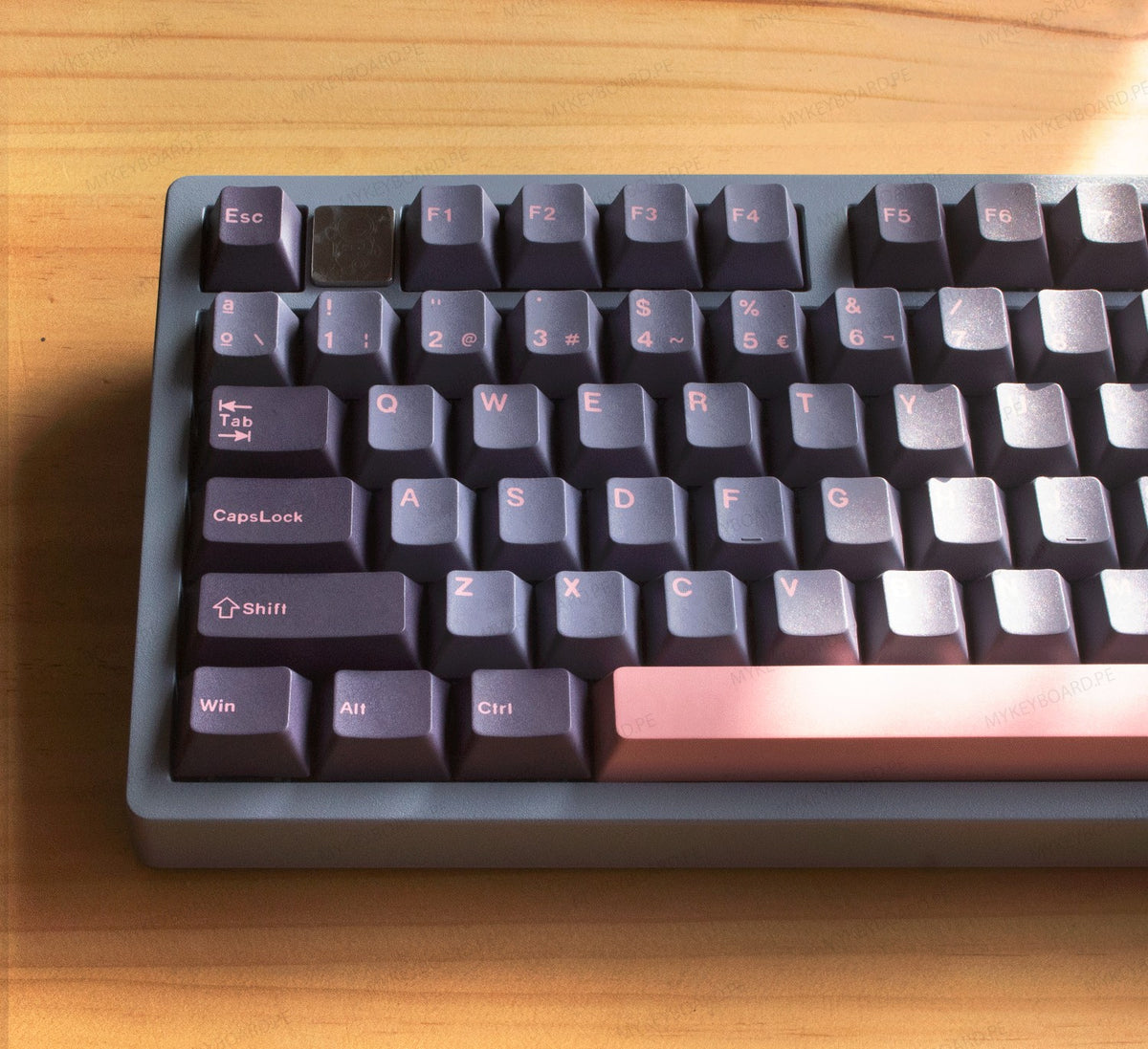 Teclado mecánico MyKeyboard Leobog Hi75 75% en español con teclas temáticas Sakura Night en tonos morado y rosa