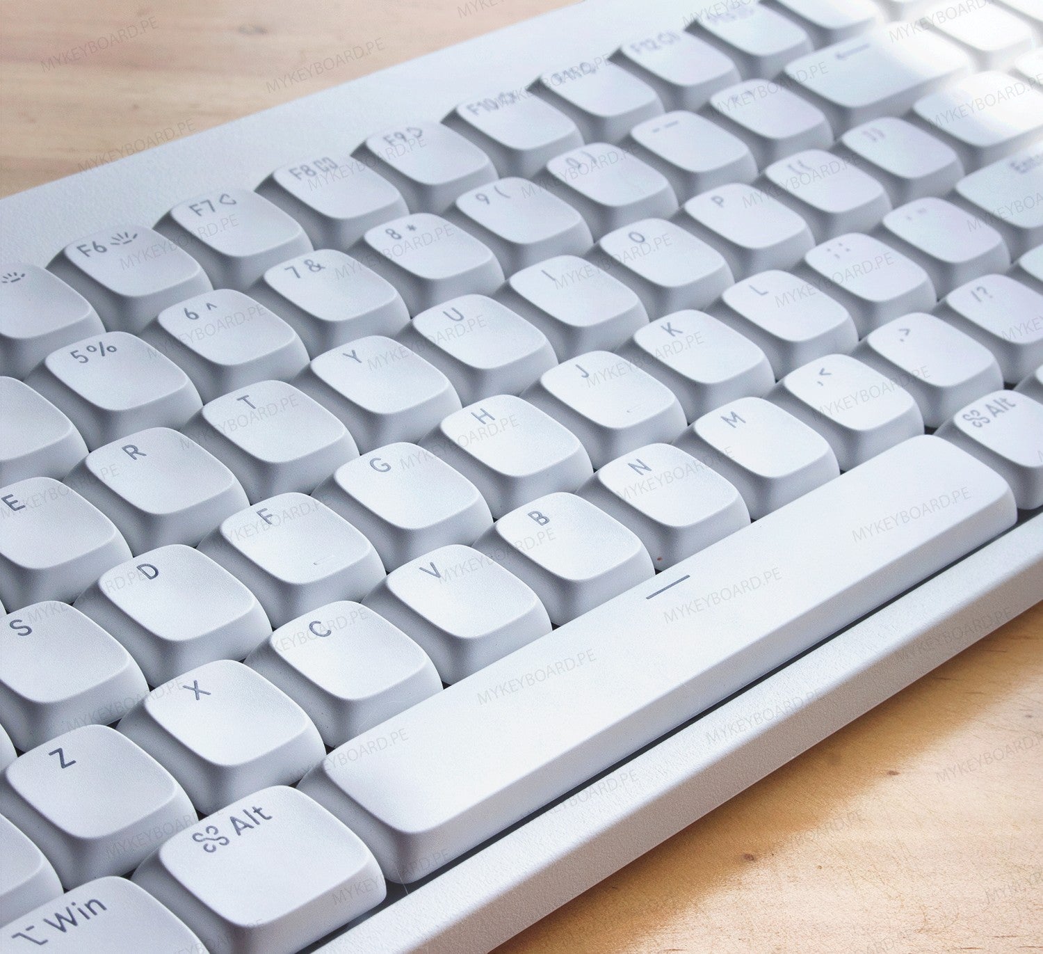 Teclado mecanico MyKeyboard Lofree Flow Lite 100 color blanco hueso con diseño de perfil bajo y teclas ergonomicas