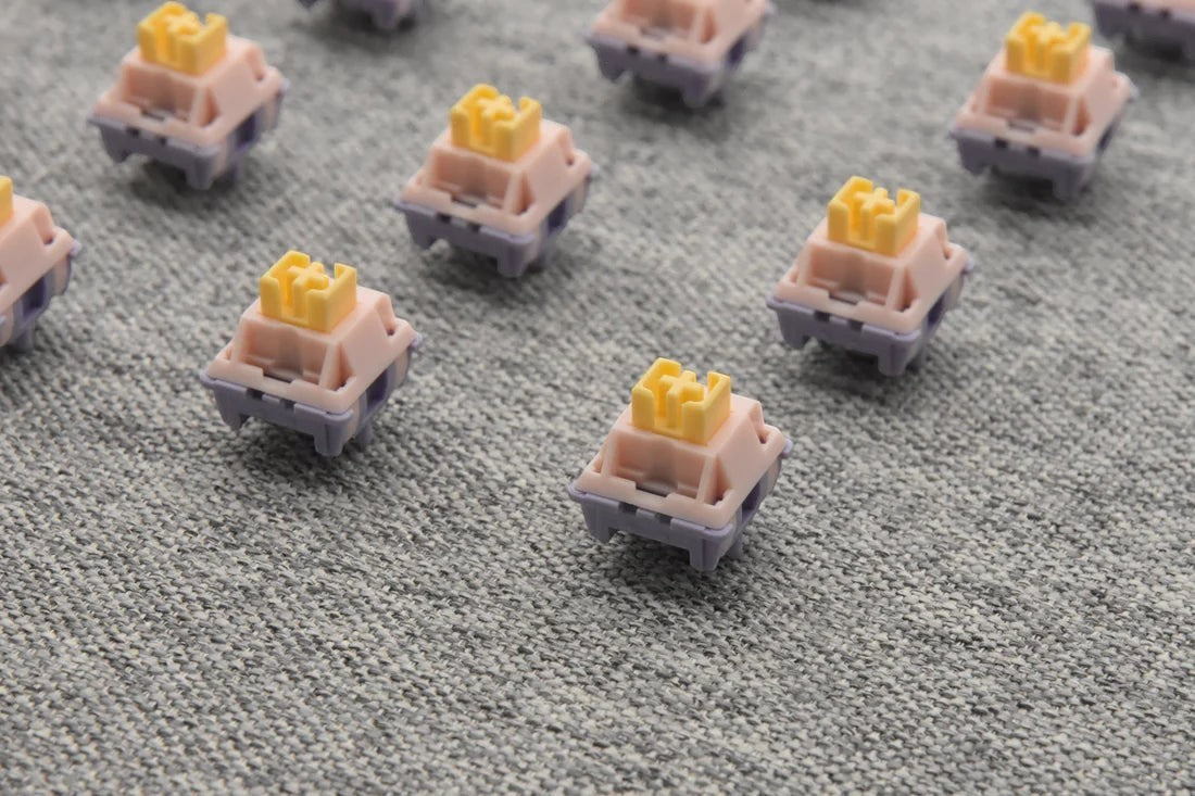 Switches mecánicos táctiles MMD Princess V3 de MyKeyboard con carcasa rosa, base morada y vástago amarillo
