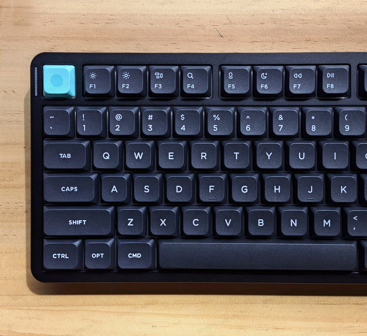 Teclado mecánico NuPhy Air100 V3 Nebula Dark de perfil bajo con  teclas PBT negras.