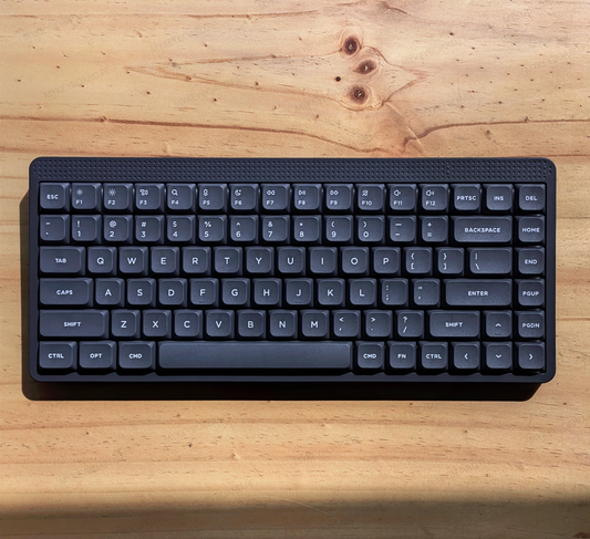 Teclado mecánico MyKeyboard NuPhy Node75 Ink Gray de perfil bajo, formato 75% con teclas PBT y acentos de color.
