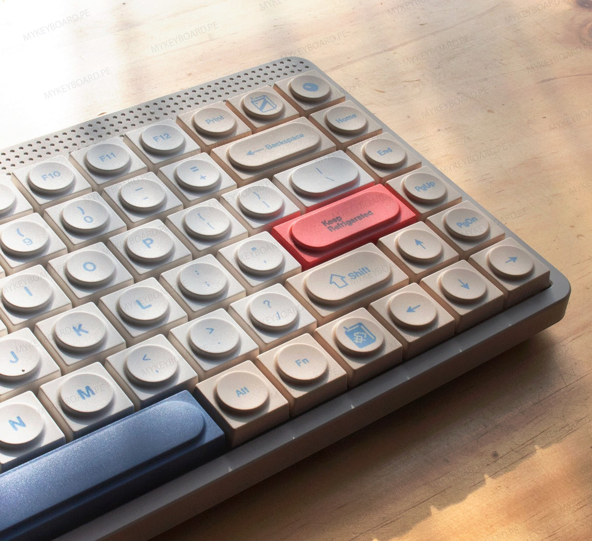 Teclado mecánico MyKeyboard NuPhy Node75 color Soy Milk con teclas redondas, perfil bajo y diseño compacto 75%.