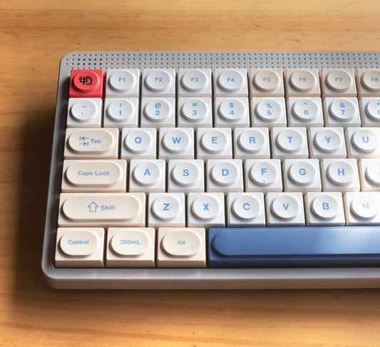 Teclado mecánico MyKeyboard NuPhy Node75 Soy Milk de perfil bajo, formato 75% con teclas PBT en tonos crema y azul.