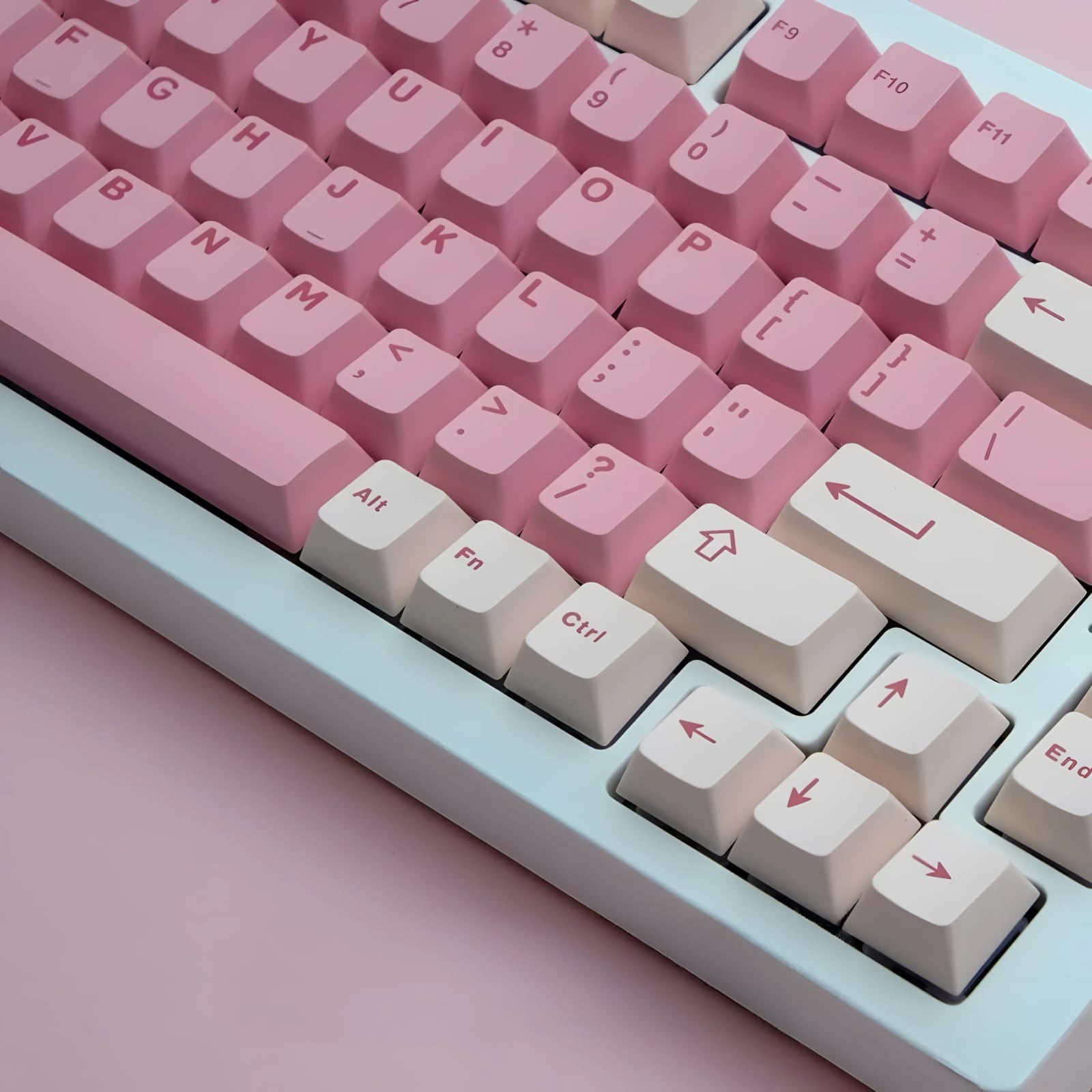 Set de 121 teclas MyKeyboard RIM con perfil Cherry, fabricadas en PBT double shot en tonos rosa y blanco.