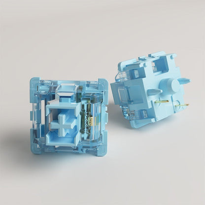 Switches táctiles MyKeyboard AKKO Creamy Blue Pro V3 de color azul claro con carcasa transparente