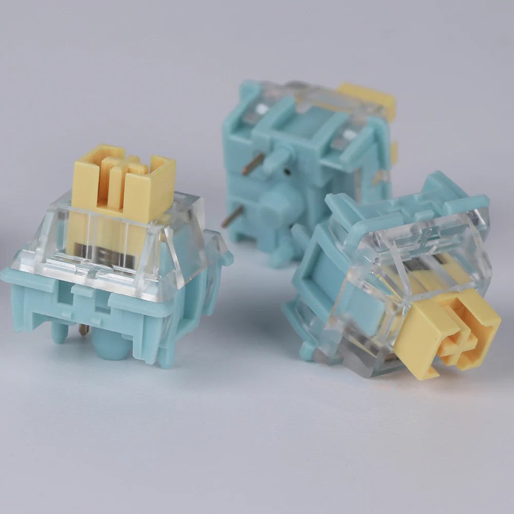 Switches lineales MyKeyboard EPOMAKER Sea Salt Silent V2 de color azul claro y amarillo con housing transparente